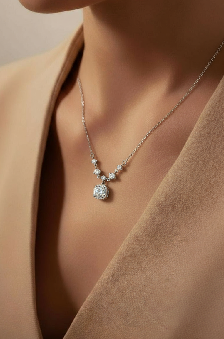 Elegant 925 Silver Pendant with Chain