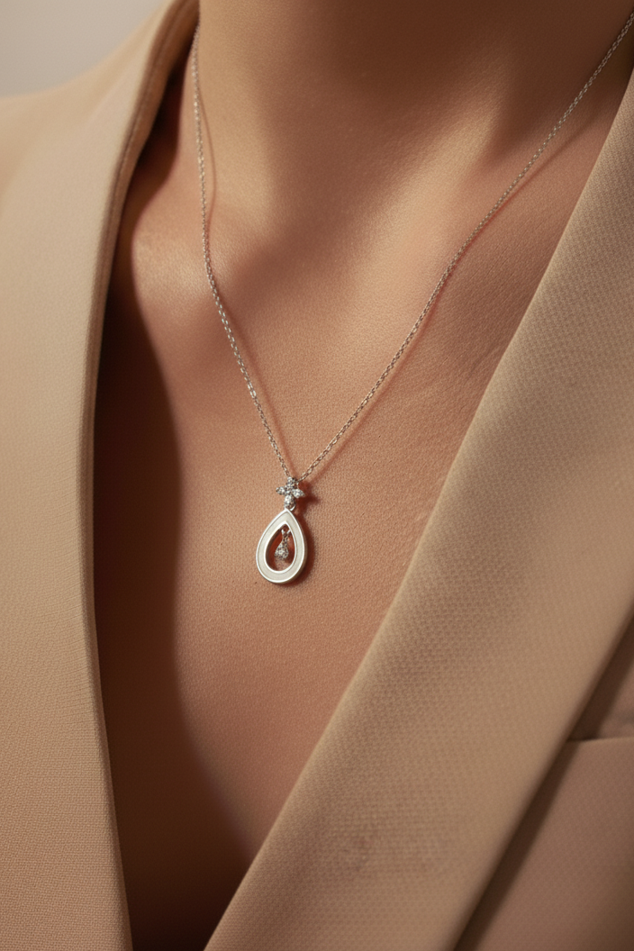 Elegant Silver Chain Pendant