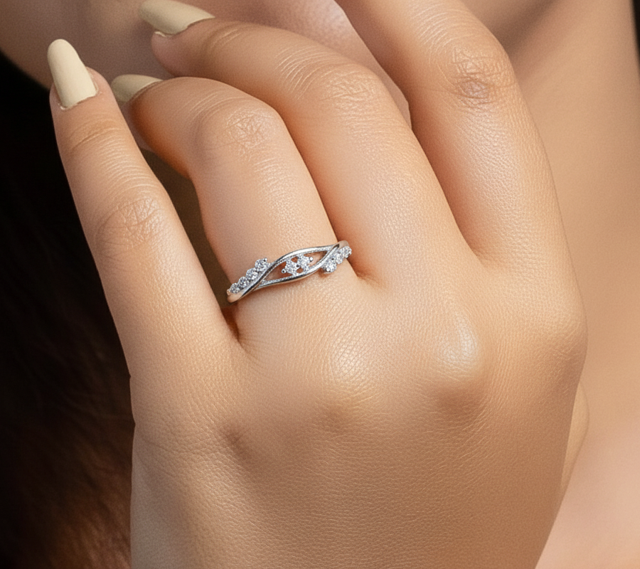 Zircon Studded Silver Ring