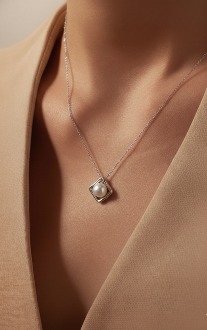 Lightweight Trendy Pendant with Chain