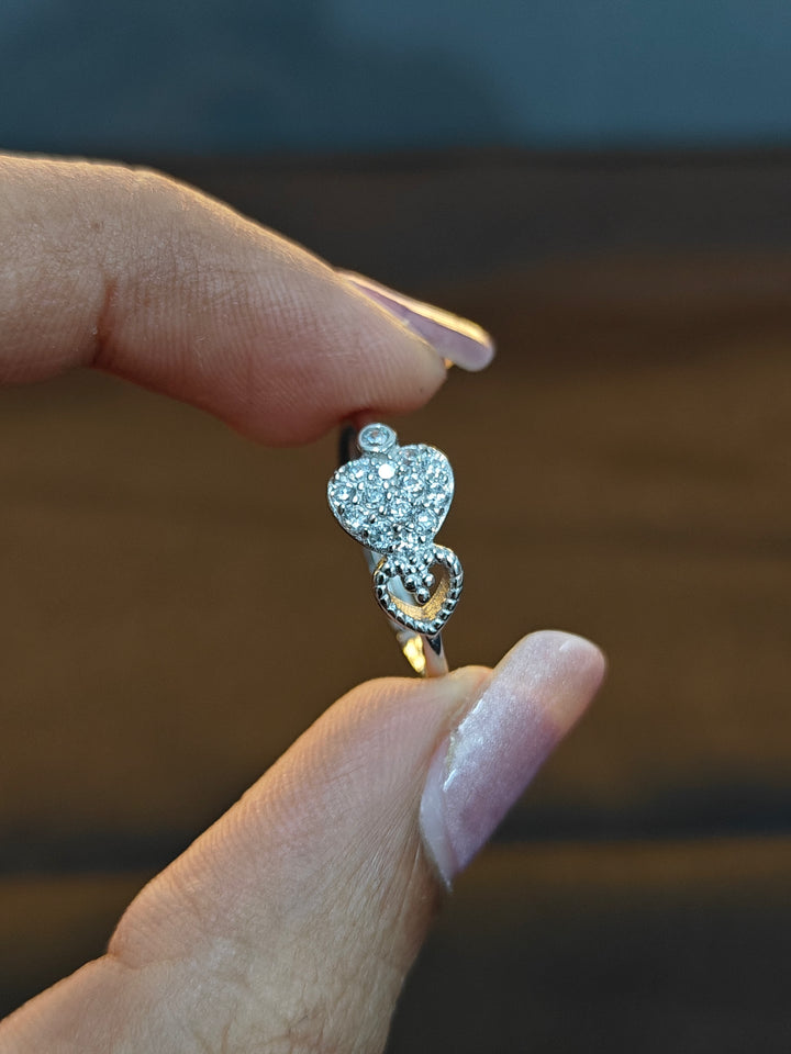 Women’s Ring with Pearl Touch