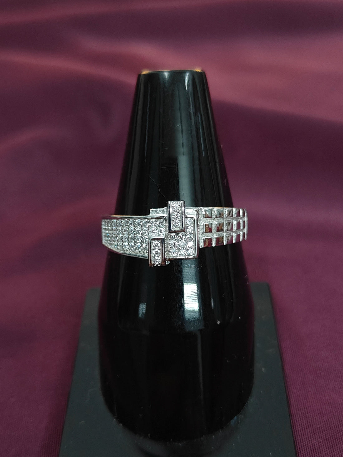 Sleek Silver Ring Men