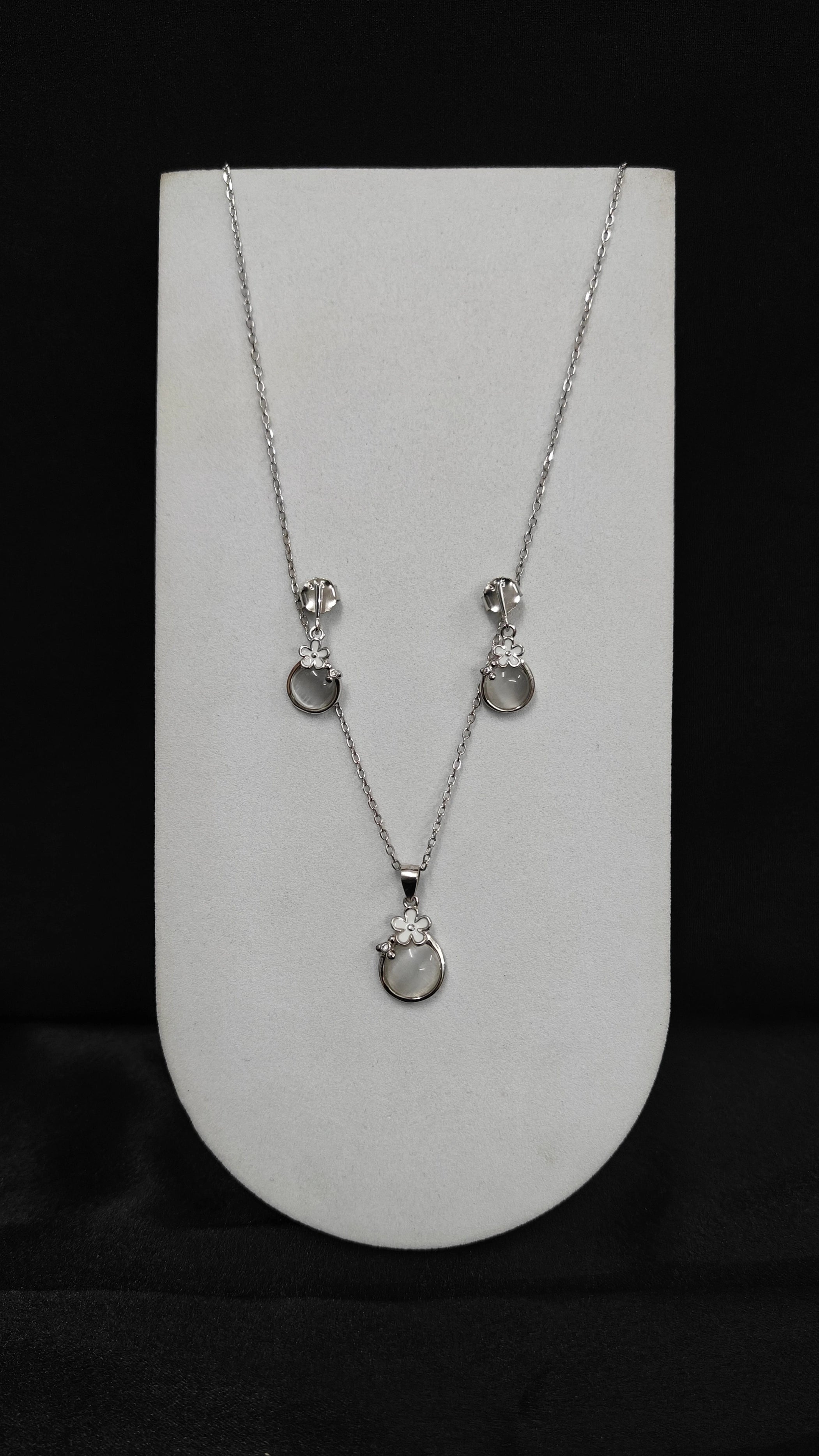 Premium Silver Chain Pendant & Earring Set – Gift for Her