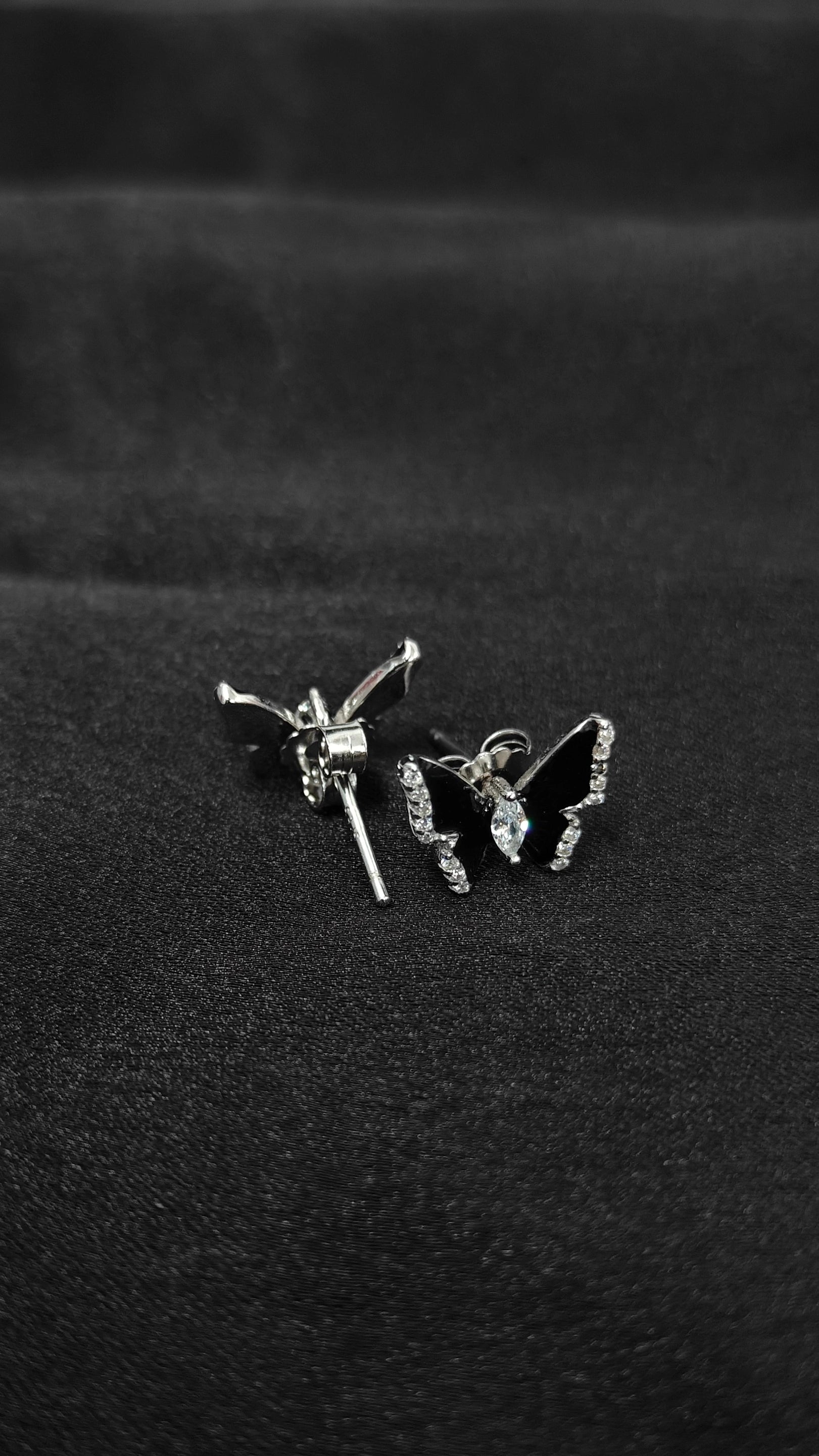 Stunning Crystal Pendant with Earrings Set