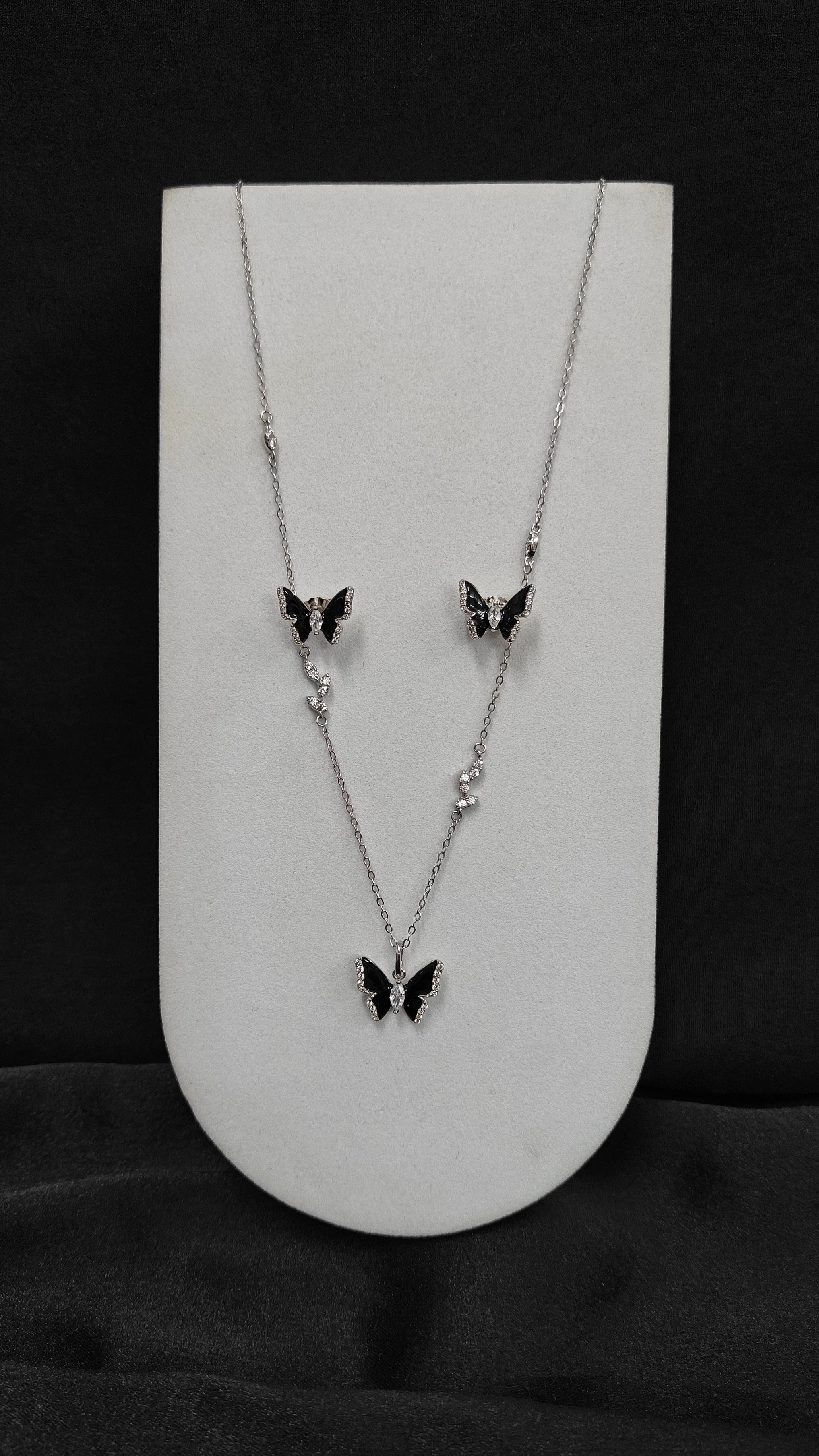 Stunning Crystal Pendant with Earrings Set