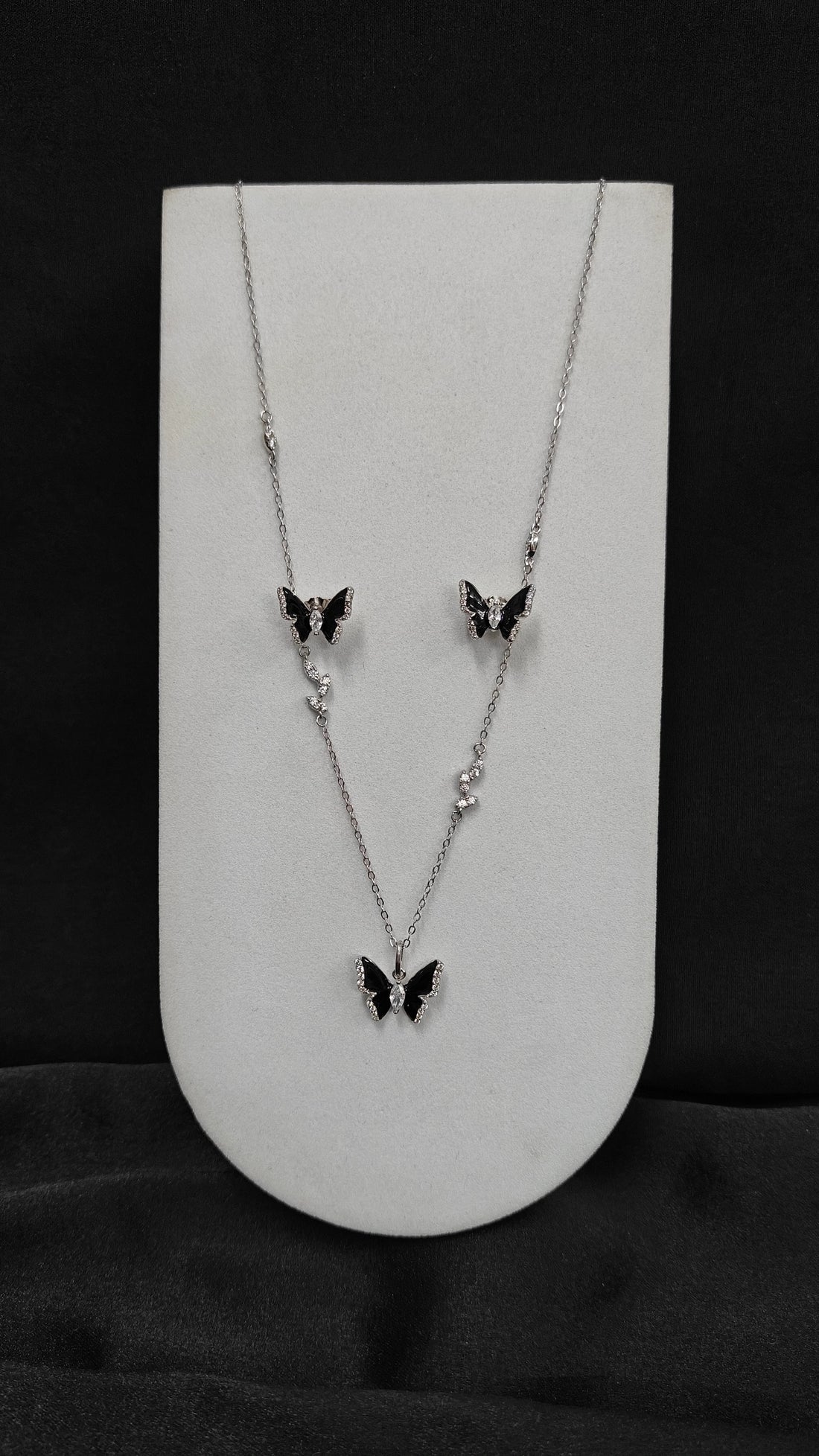 Stunning Crystal Pendant with Earrings Set