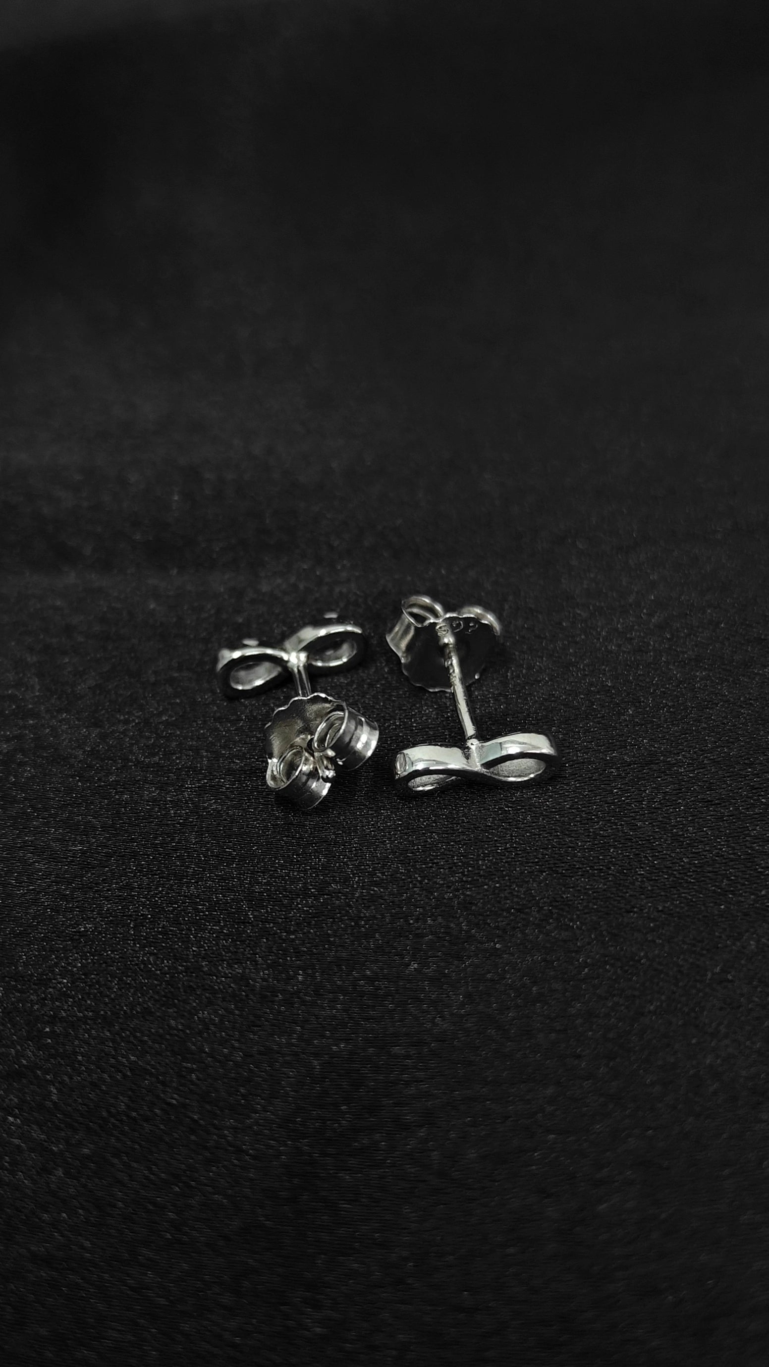 Beautiful Stone Pendant with Silver Earrings Set