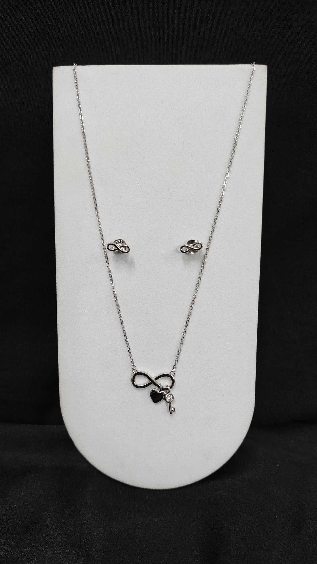 Beautiful Stone Pendant with Silver Earrings Set