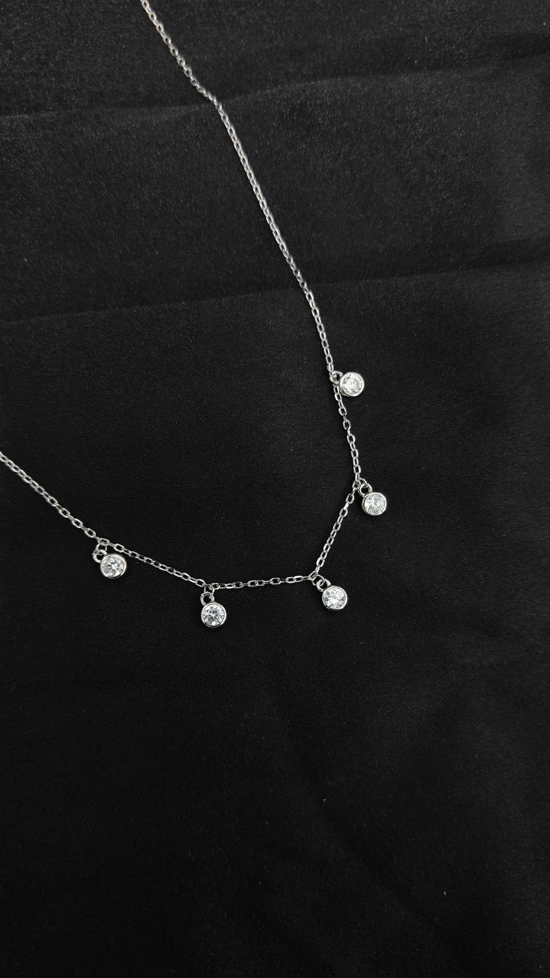 Fashionable Silver Chain Pendant with Crystal Earrings Set