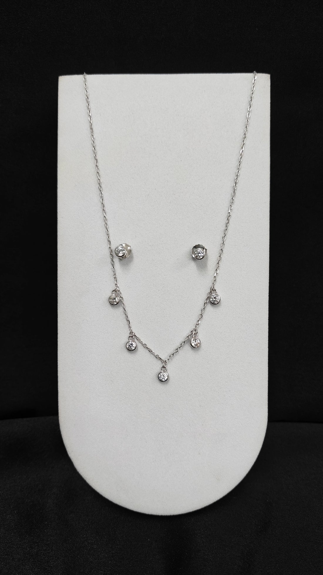 Fashionable Silver Chain Pendant with Crystal Earrings Set