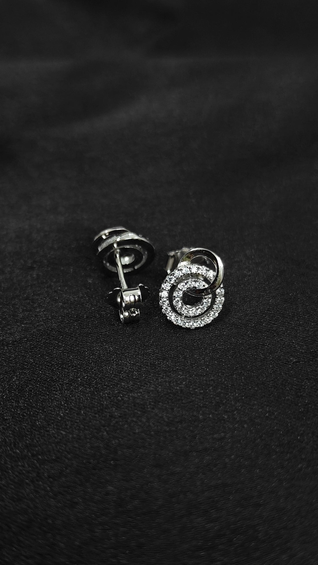 Lightweight Elegant Pendant Necklace with Earrings