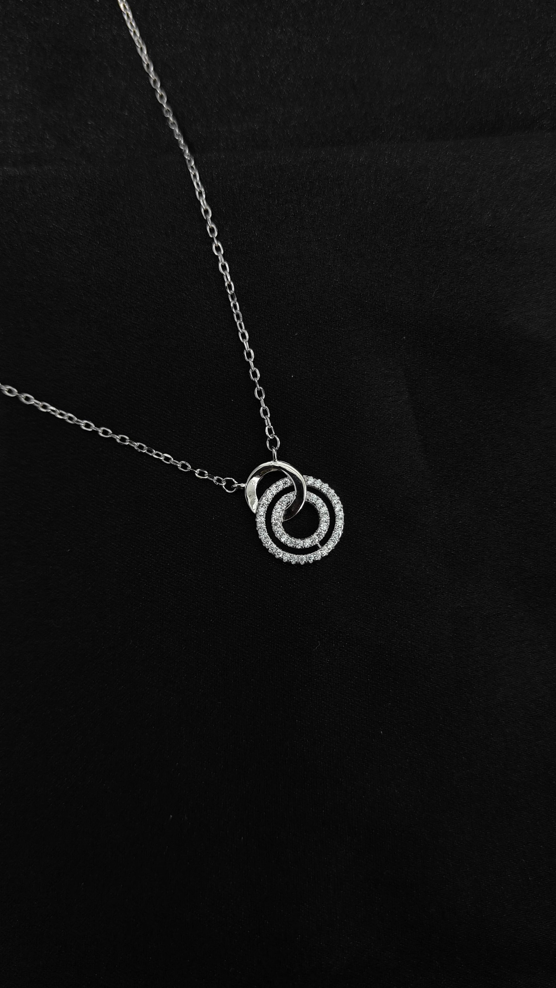 Lightweight Elegant Pendant Necklace with Earrings