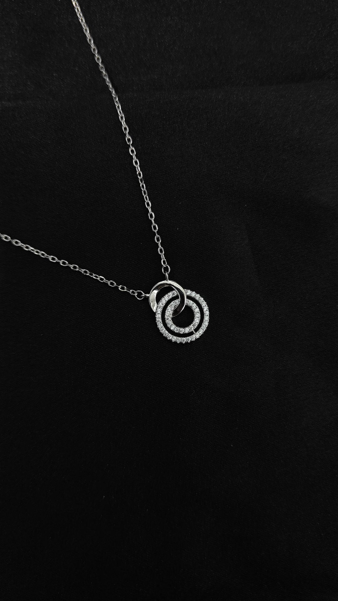 Lightweight Elegant Pendant Necklace with Earrings