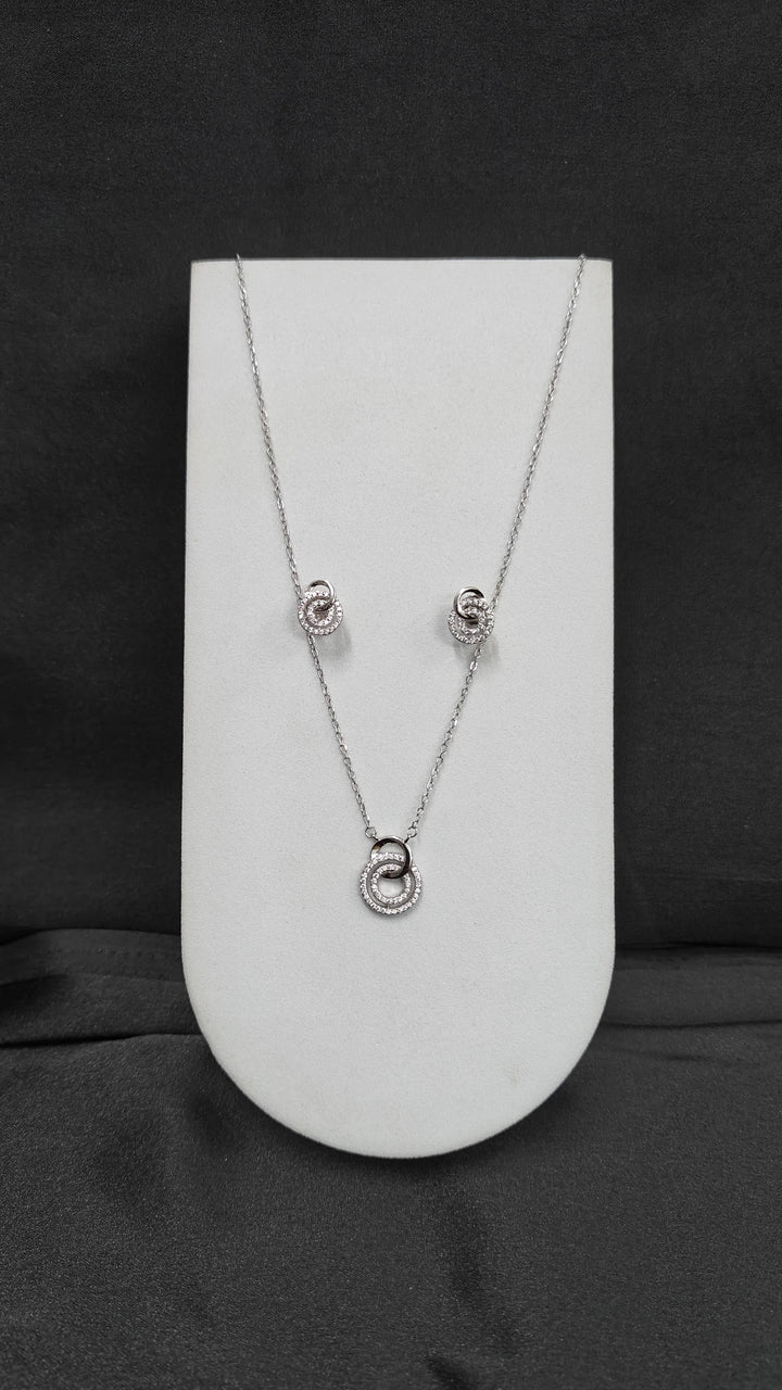 Lightweight Elegant Pendant Necklace with Earrings