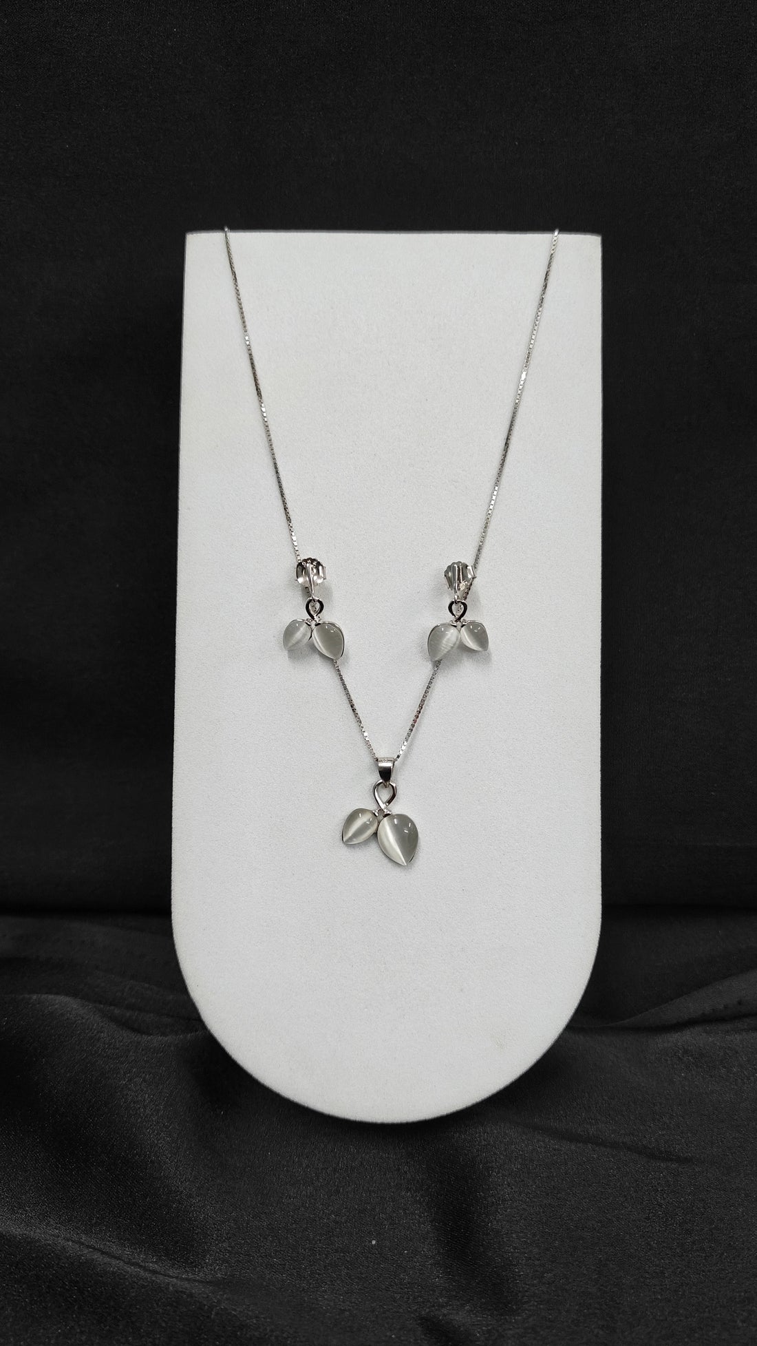 Gorgeous Round Zircon Pendant with Earrings