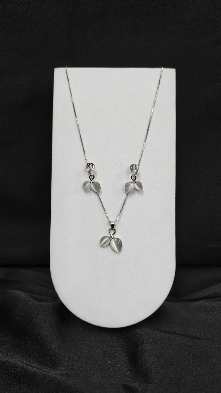 Gorgeous Round Zircon Pendant with Earrings