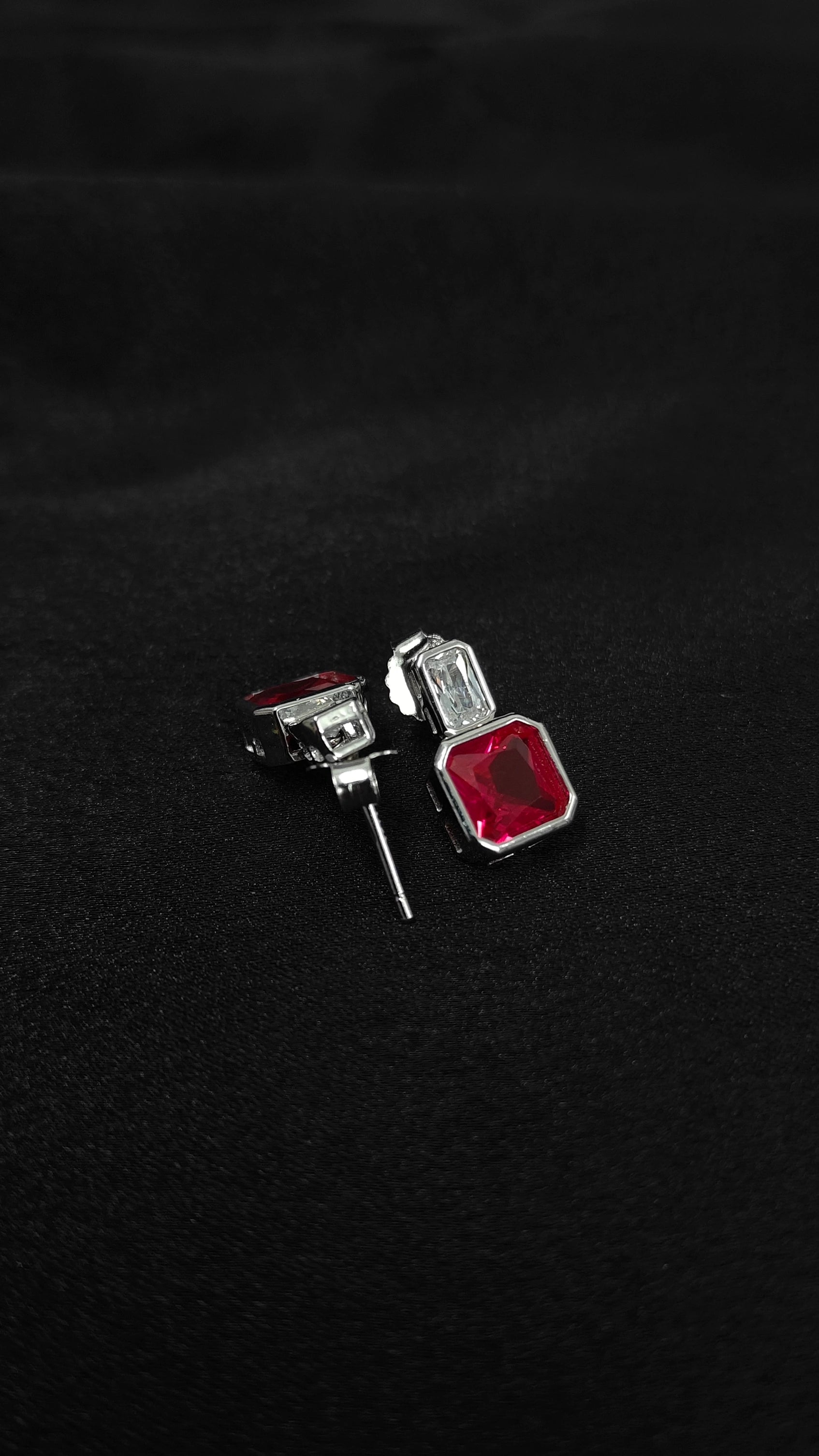 Traditional Floral Pendant Necklace with Earrings