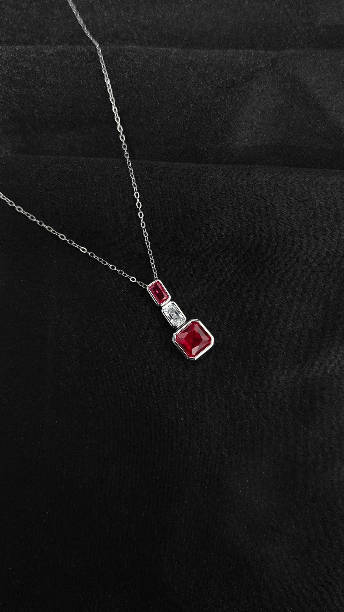 Traditional Floral Pendant Necklace with Earrings