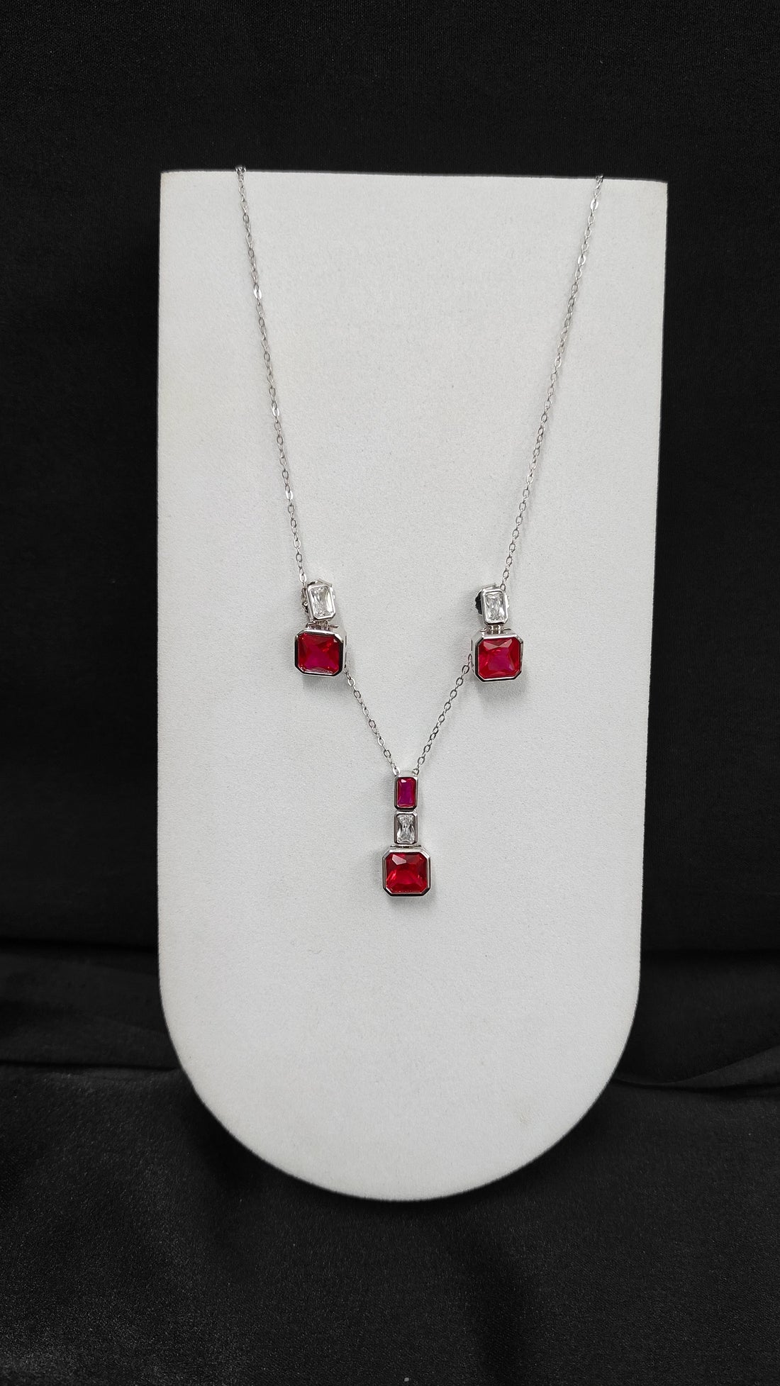 Traditional Floral Pendant Necklace with Earrings