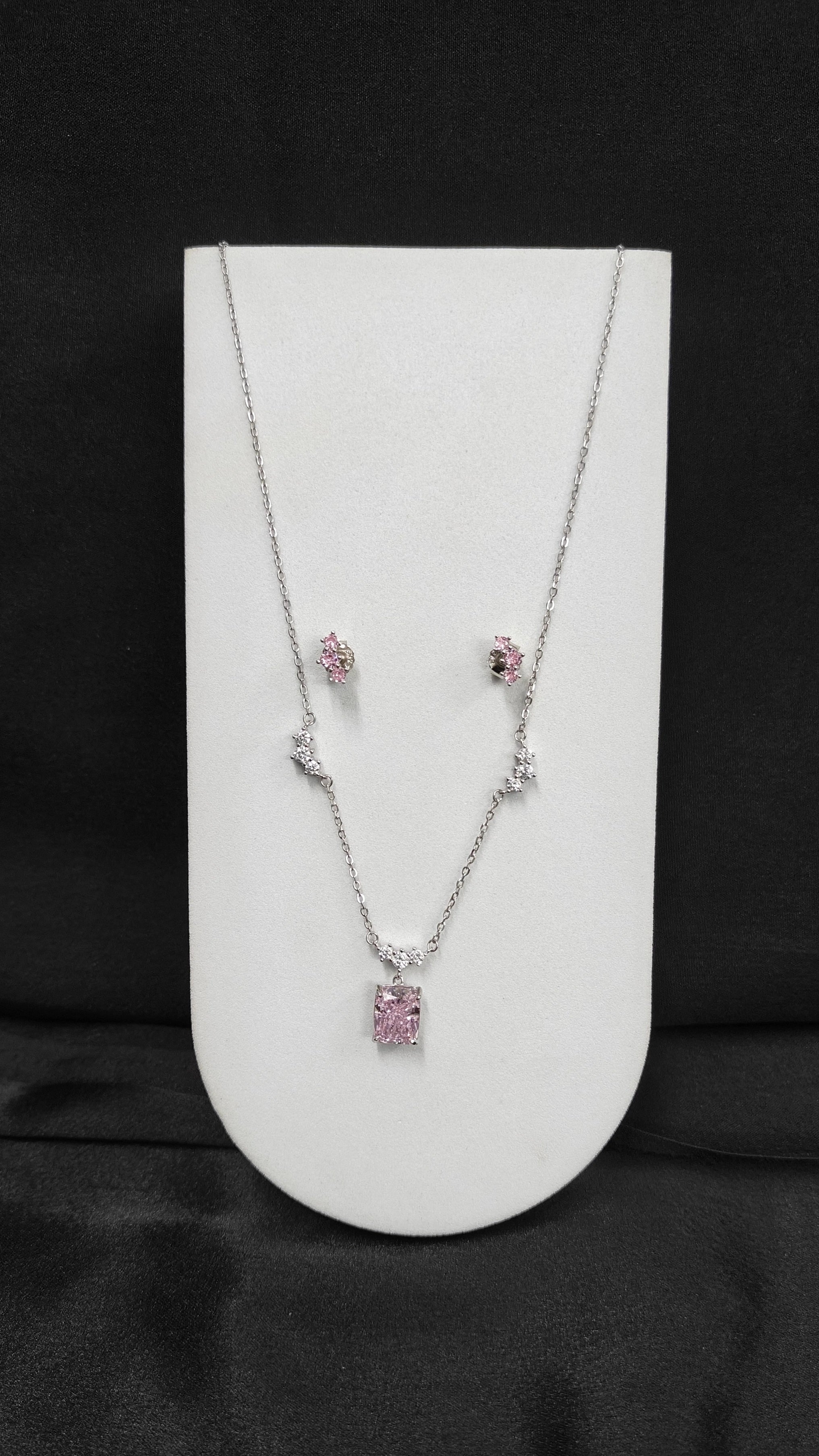 Beautiful Teardrop Pendant and Earrings Set