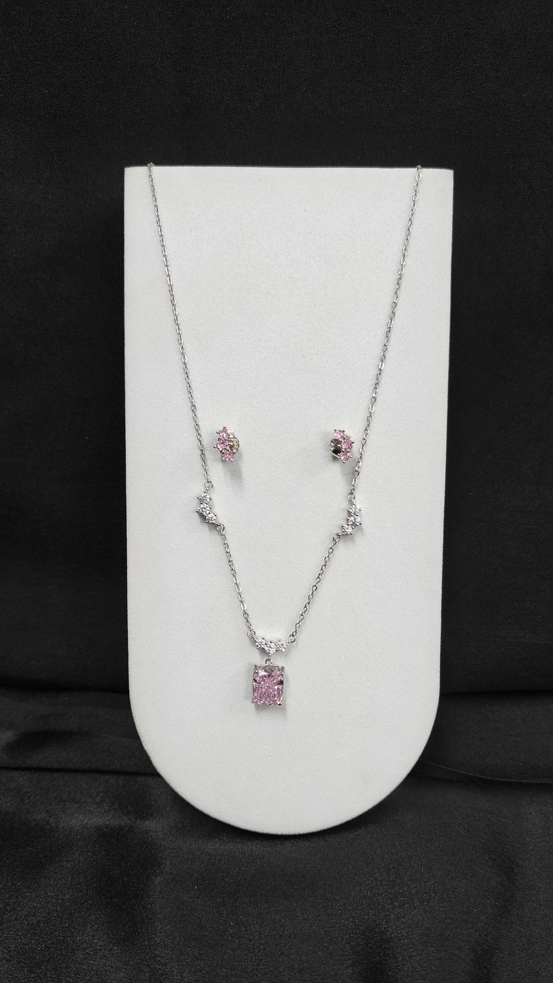 Beautiful Teardrop Pendant and Earrings Set