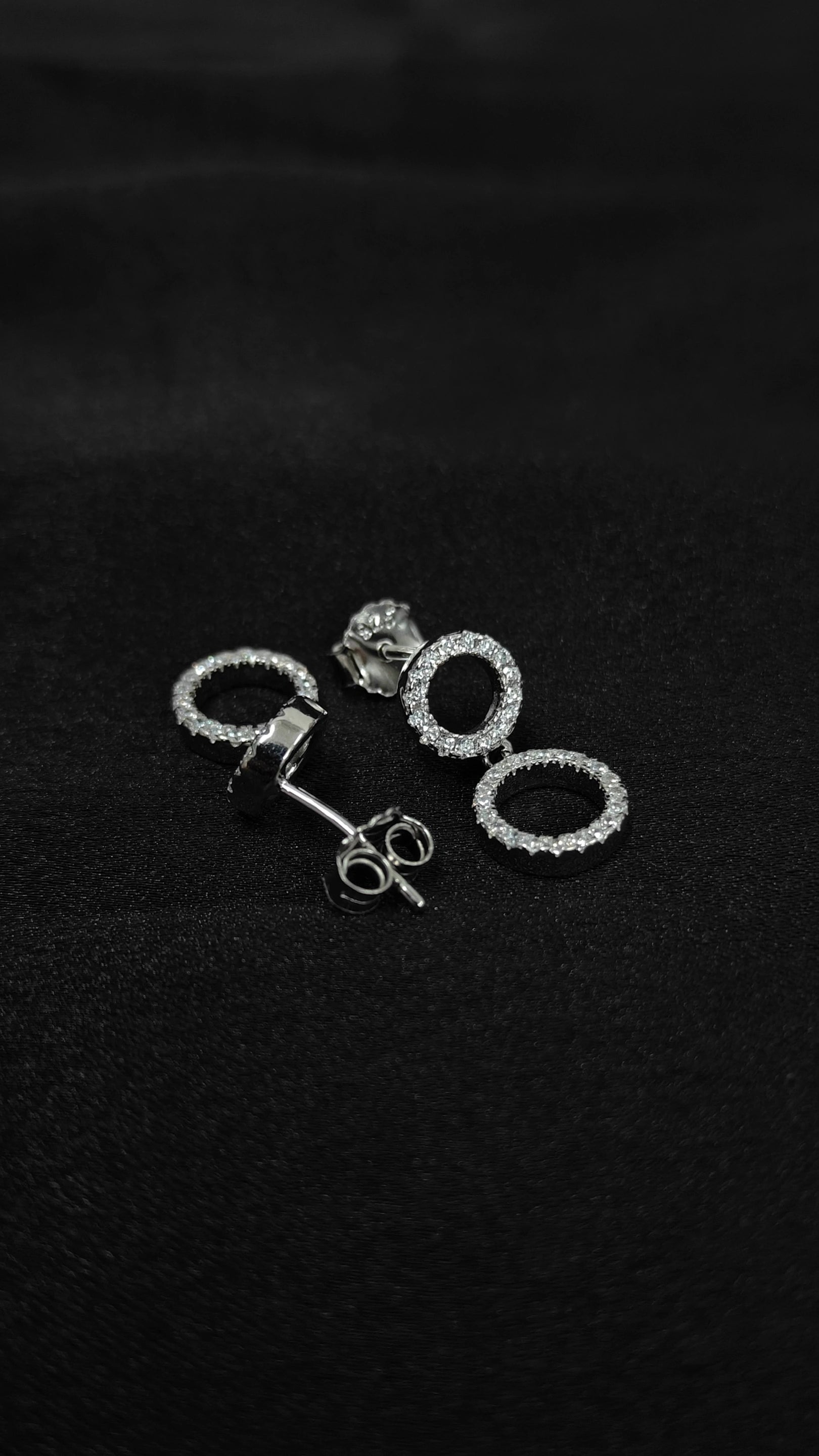 Glamorous Pendant Chain and Earrings Set