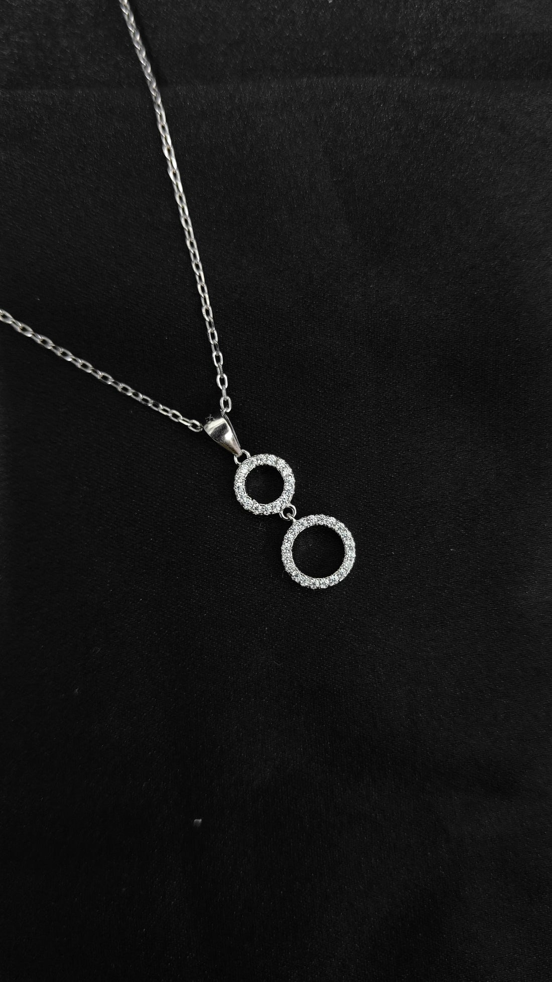 Glamorous Pendant Chain and Earrings Set