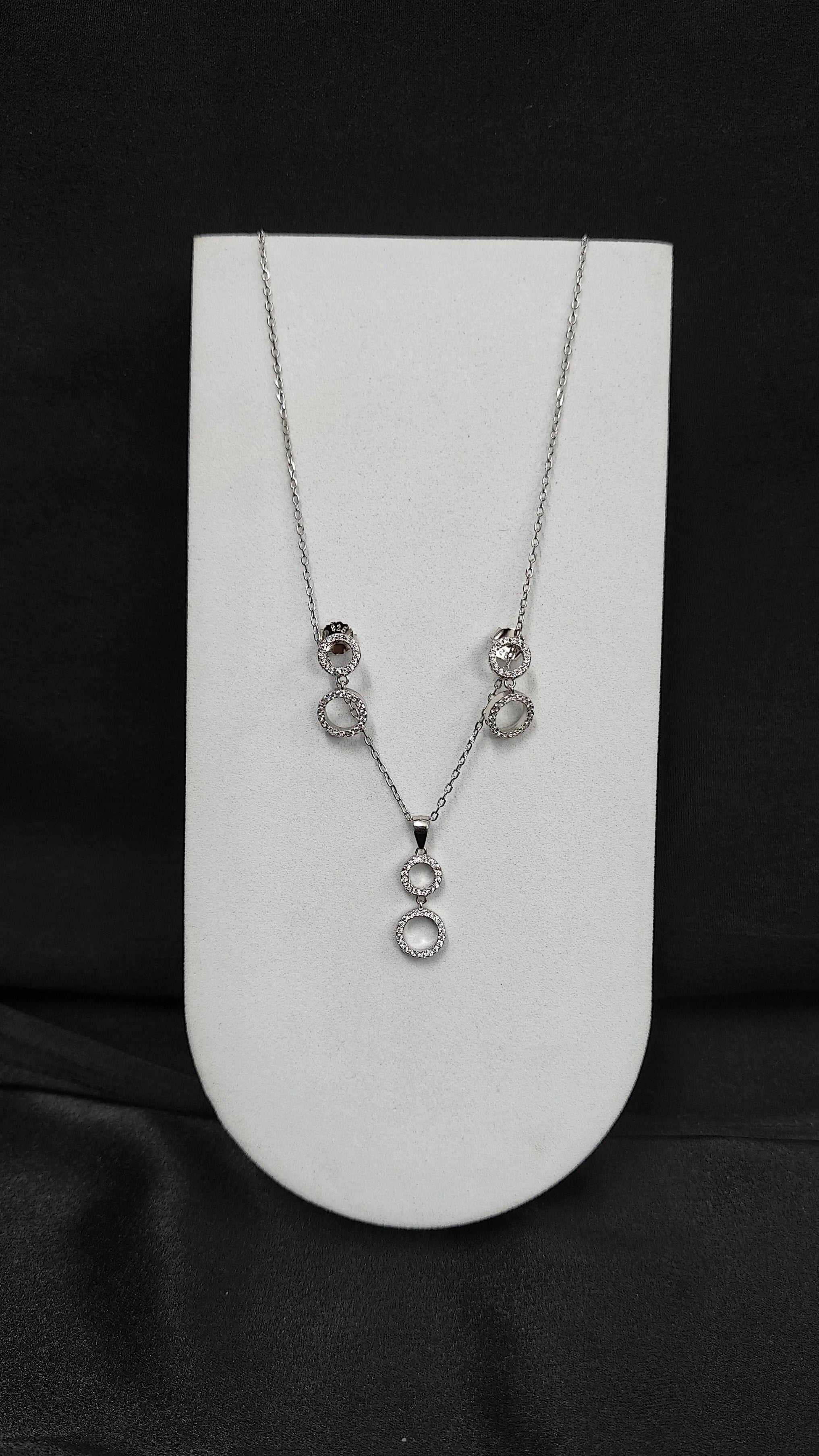 Glamorous Pendant Chain and Earrings Set