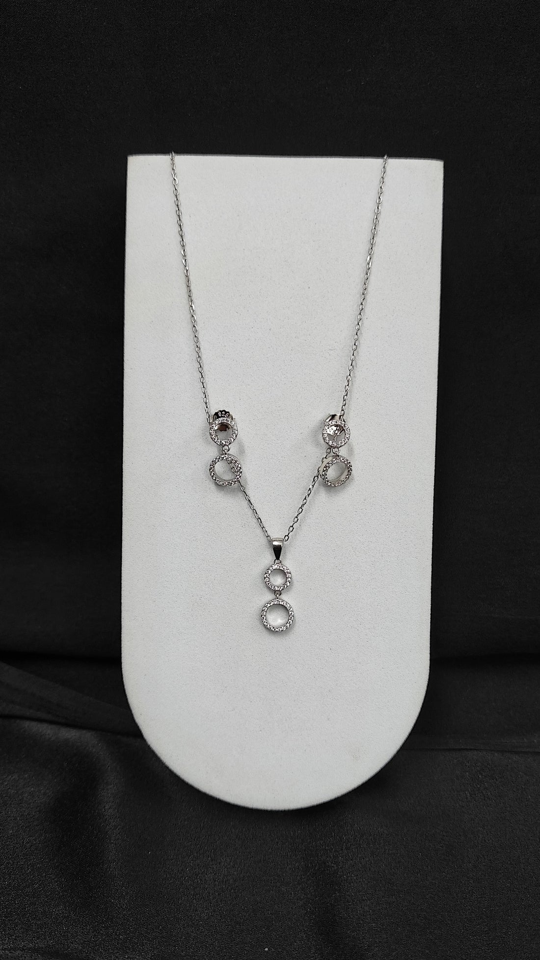 Glamorous Pendant Chain and Earrings Set