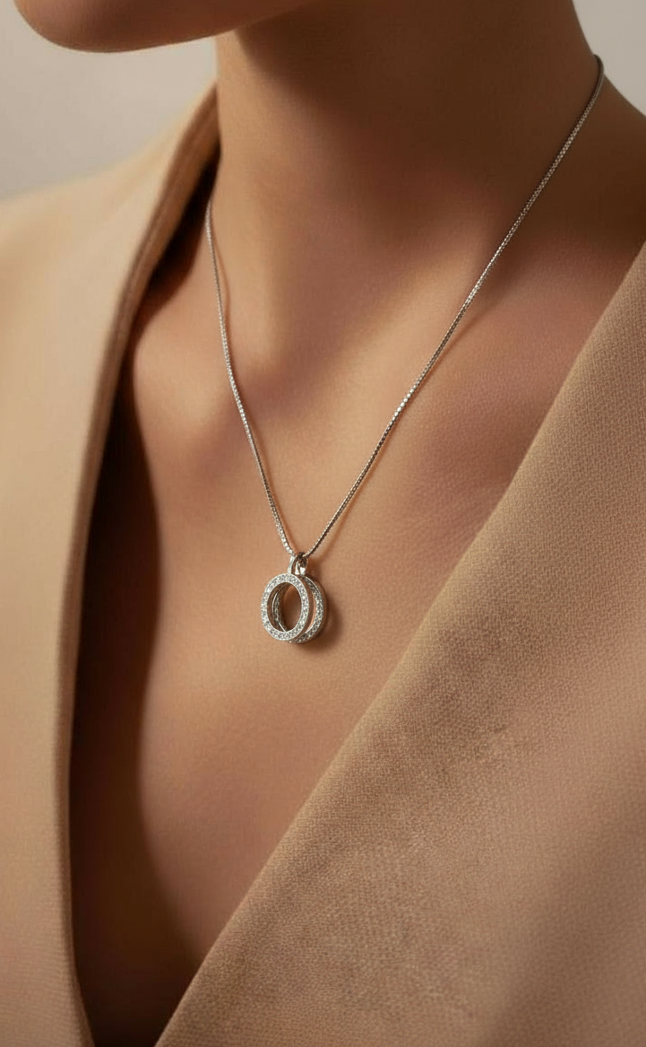 Stylish Lightweight Chain with Pendant